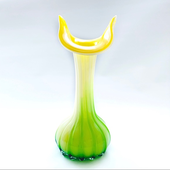 Vintage Calla Lily Shaped Twisted Art Glass Vase - Picture 2 of 11